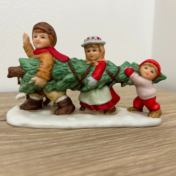 LEFTON figurine children with dog carrying Xmas tree - Picture 1 of 5